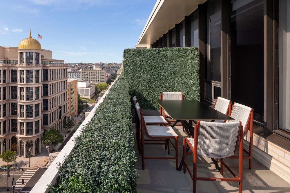 Le Meridien Washington, D.C., The Madison 68/77