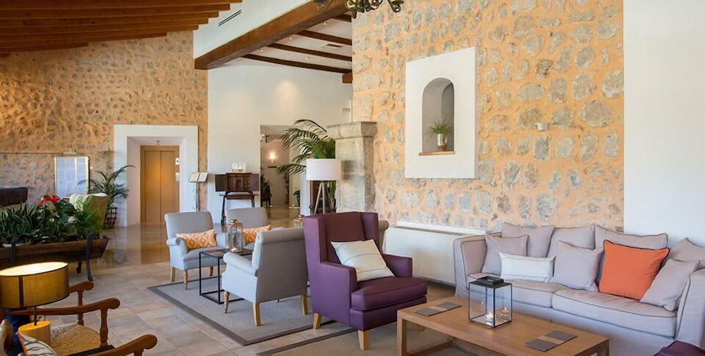 Cal Bisbe Hotel 43/70