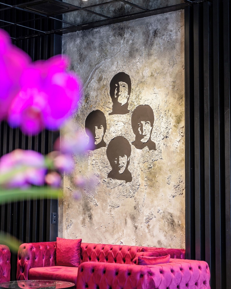 Hotel am Beatles-Platz 4/42