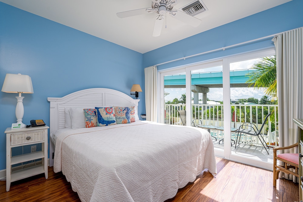 Condo, King Bed, Pool View, Sofa