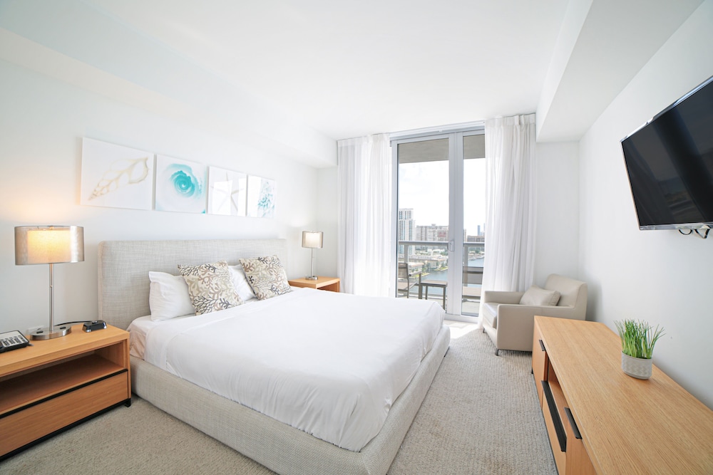 Private Ocean Luxury Condos at Beachwalk 12/50
