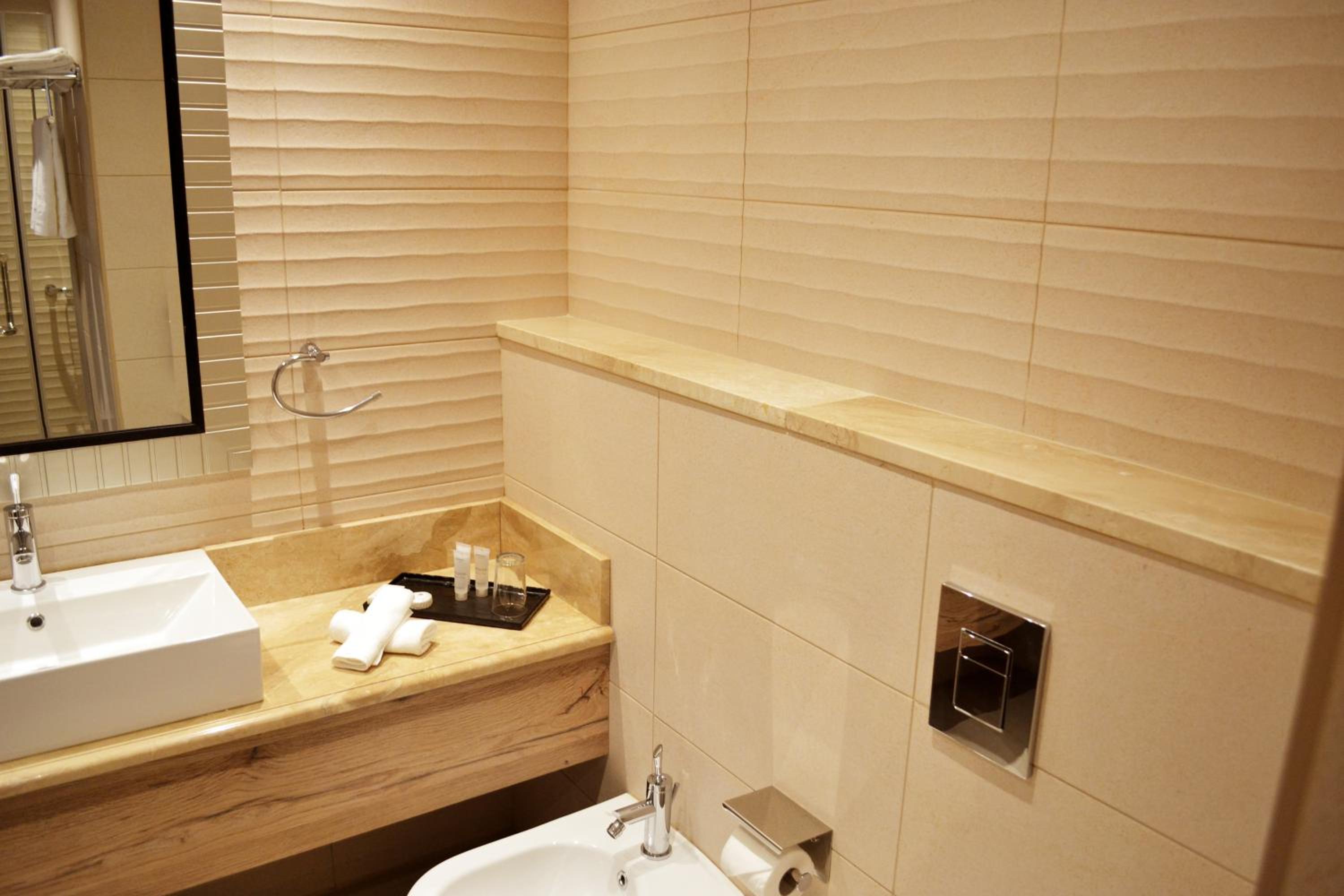 غرفة قياسية بسرير مزدوج، Ambassador Hotel 10/10