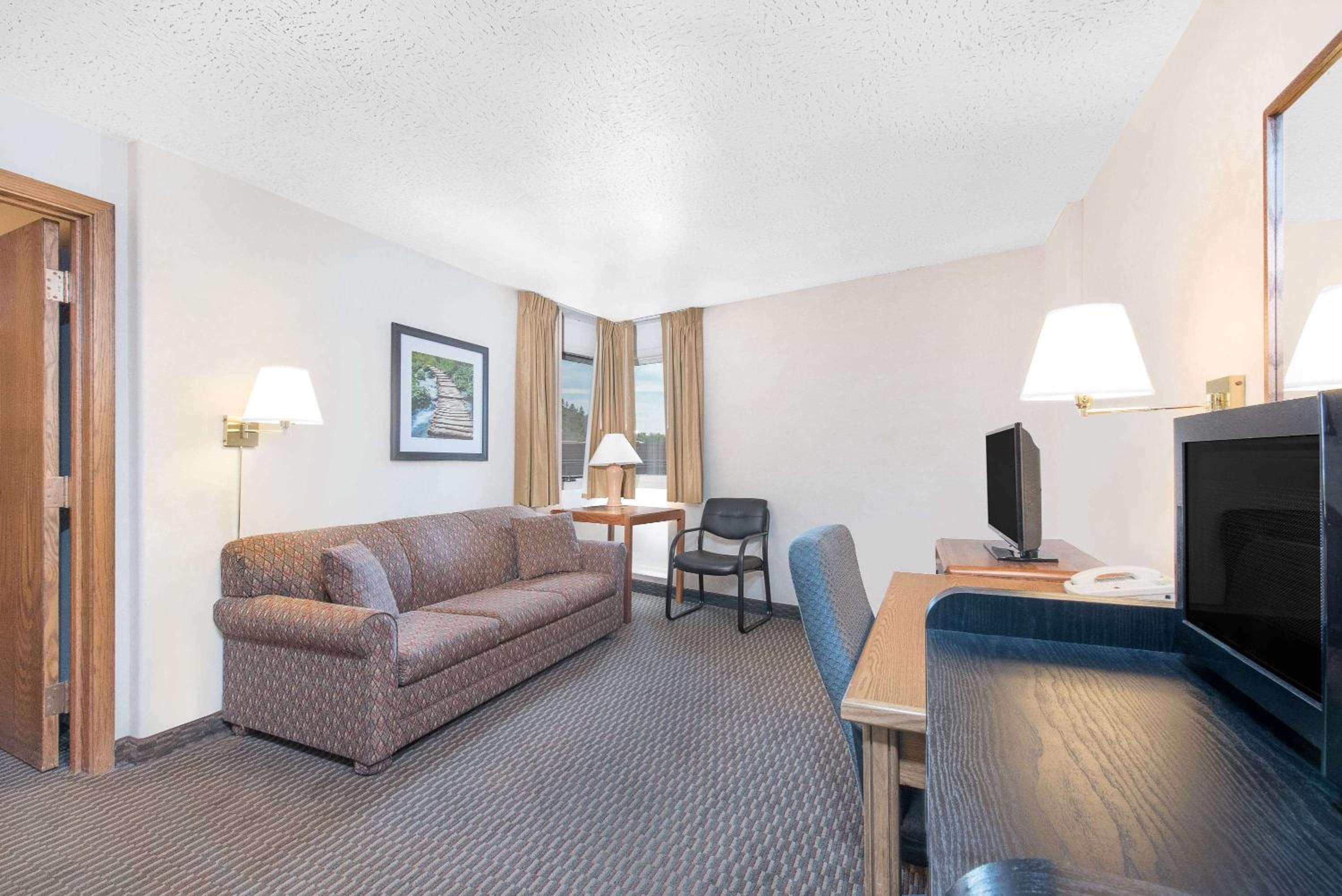 Days Inn by Wyndham West Rapid City 26/32