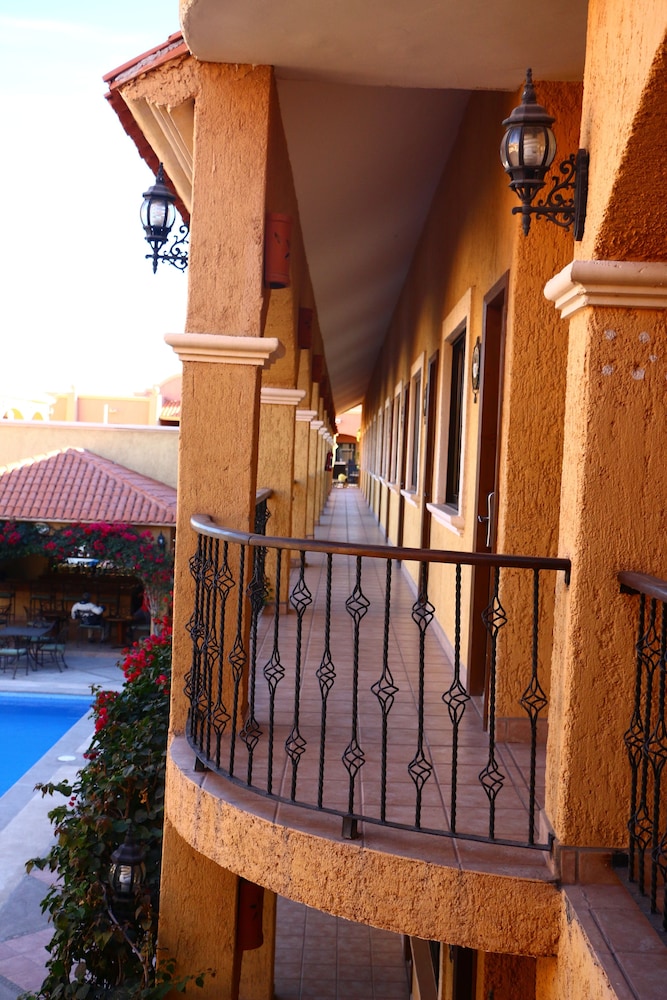 Hacienda Suites Loreto 12/53