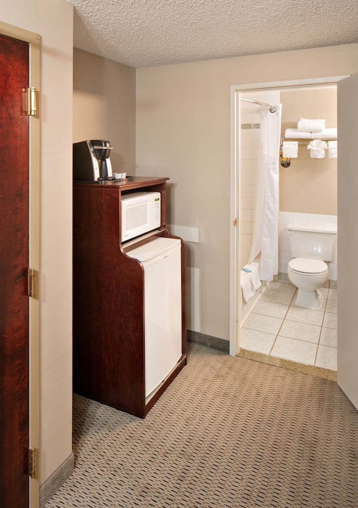 HOLIDAY INN EXPRESS RED DEER 24/68
