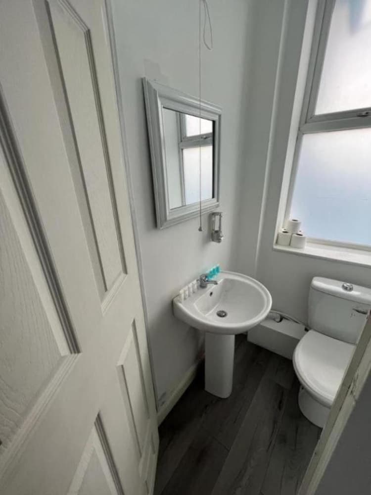 Diana Hotel Near Wembley Self Serviced Apartments 37/41