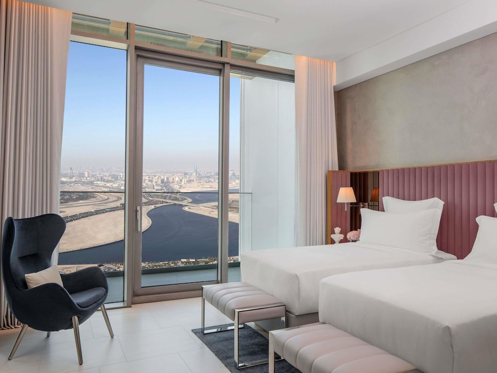 SLS Dubai Hotel and Residences 15/75