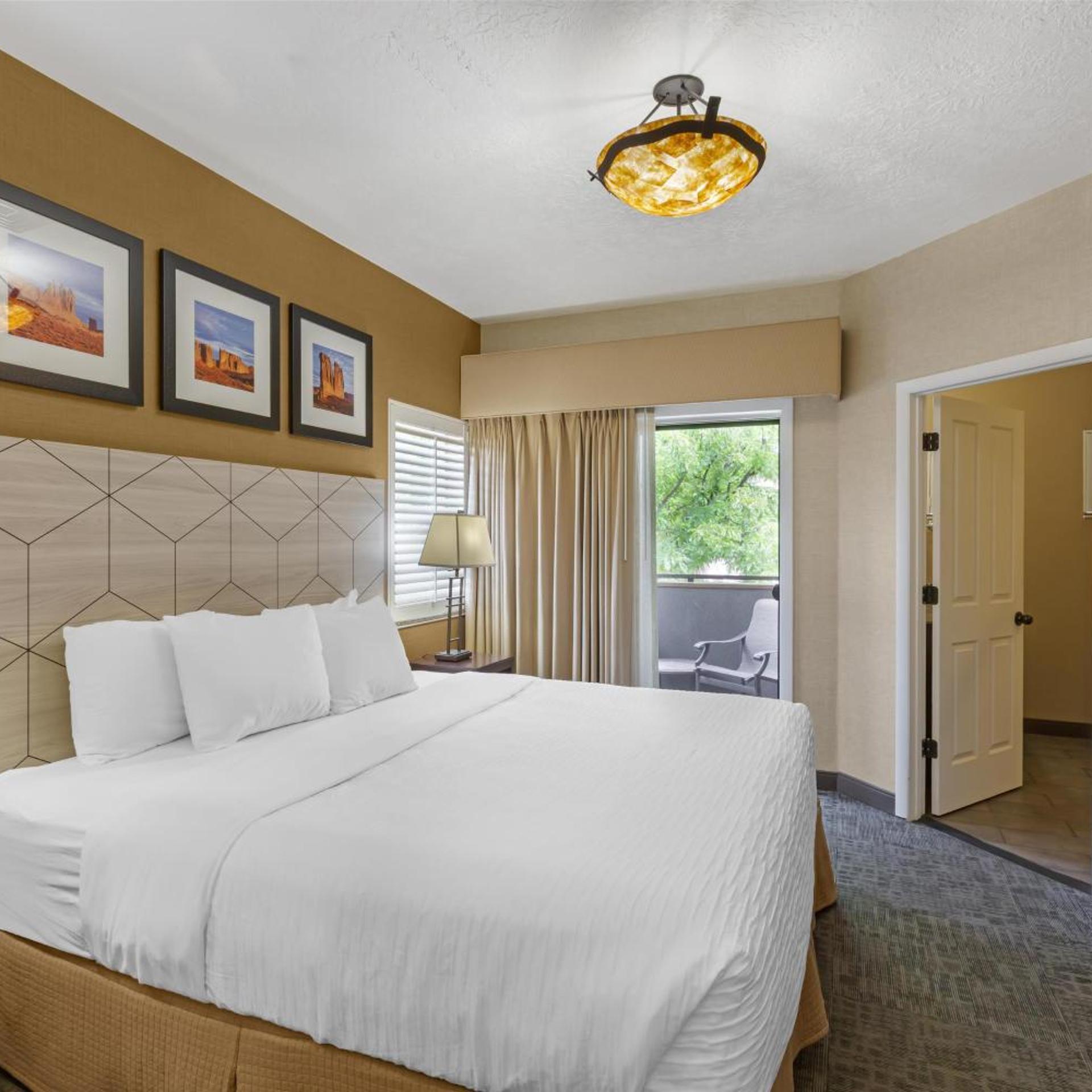 Suite, 1 King and 2 Queen Beds, Street View, Stair Access Only, Balcony