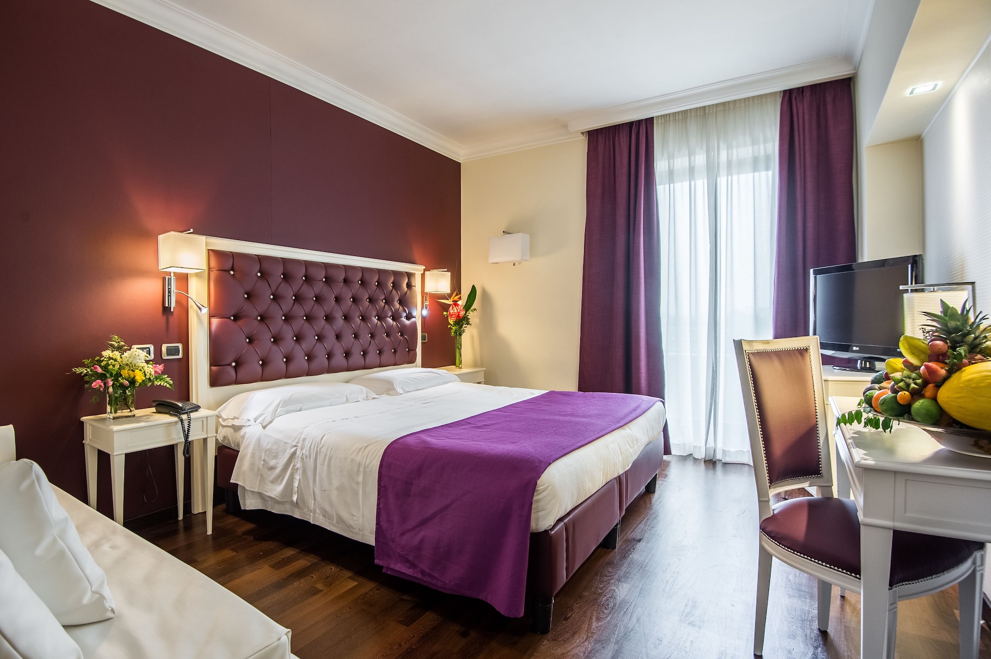 EXECUTIVE, DOUBLE OR TWIN BED