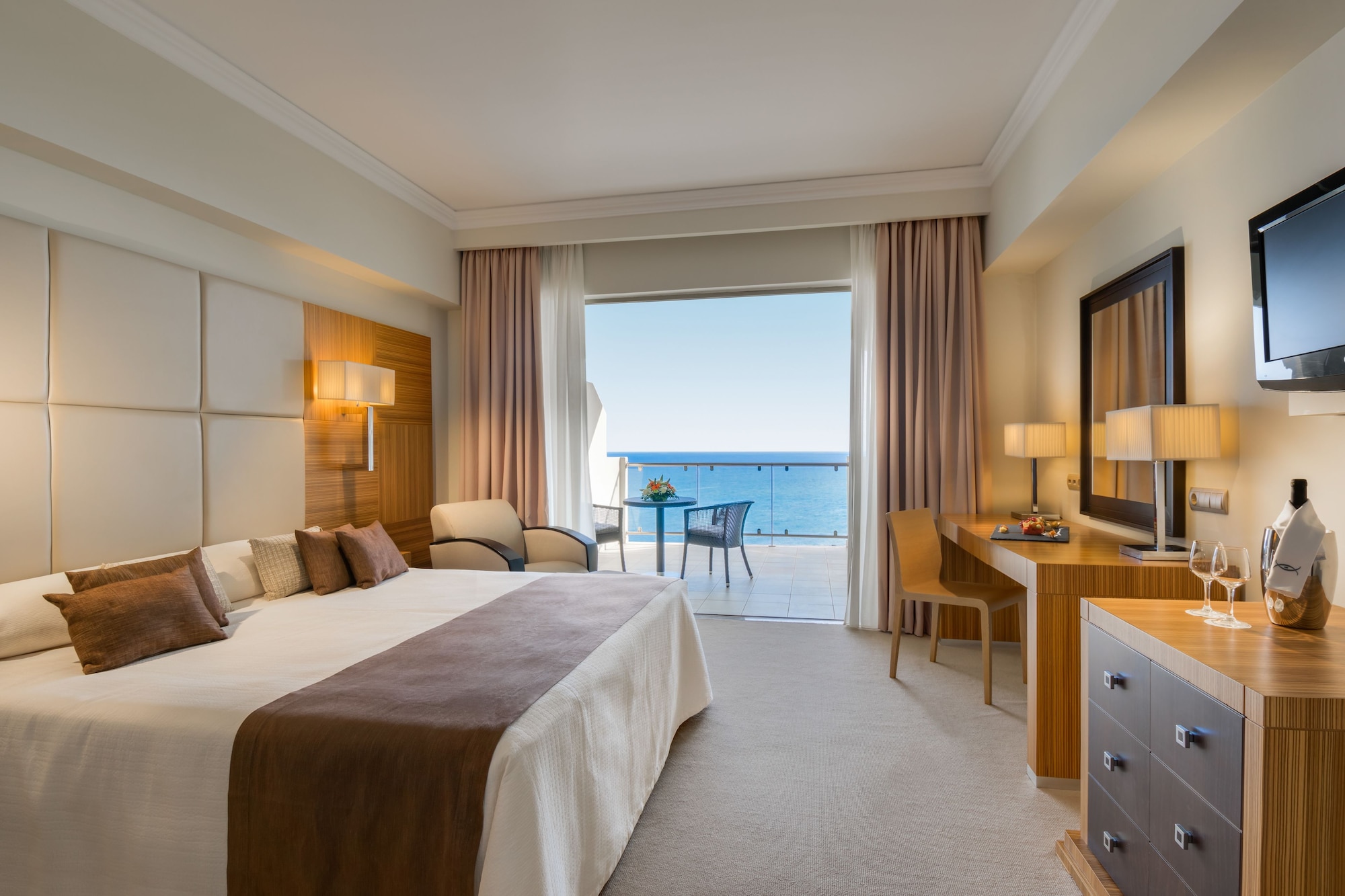 DELUXE, SEA VIEW