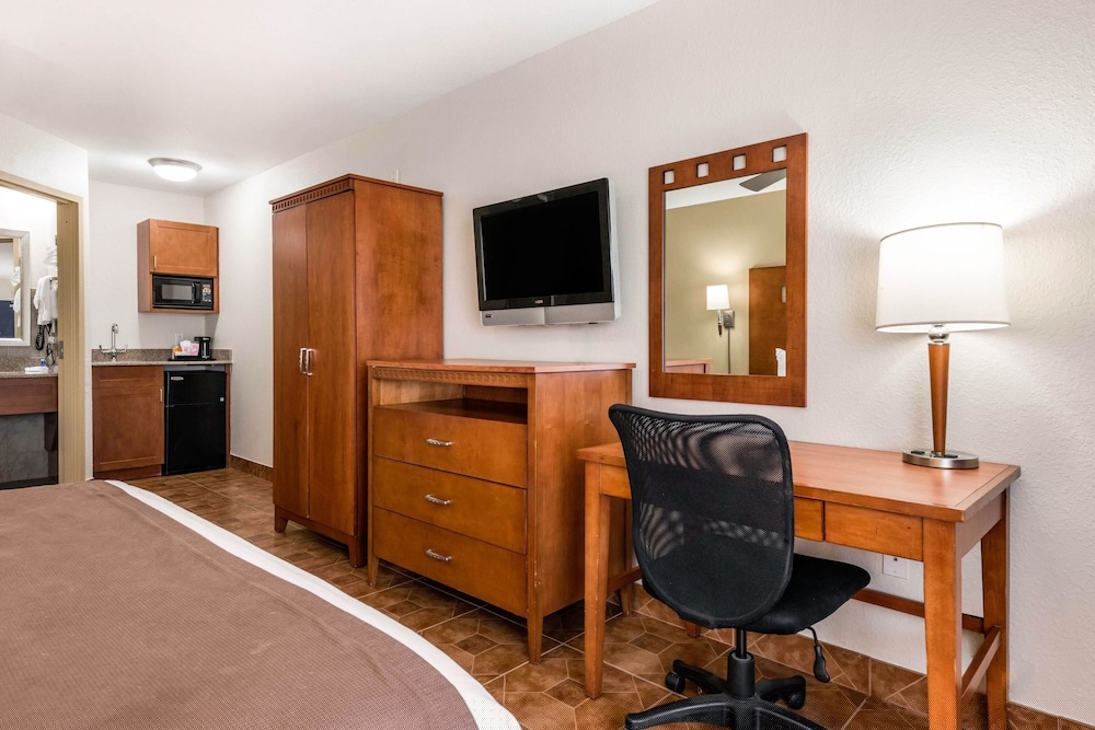 Rodeway Inn and Suites Fort Lauderdale Airport and Cruise Port 42/50