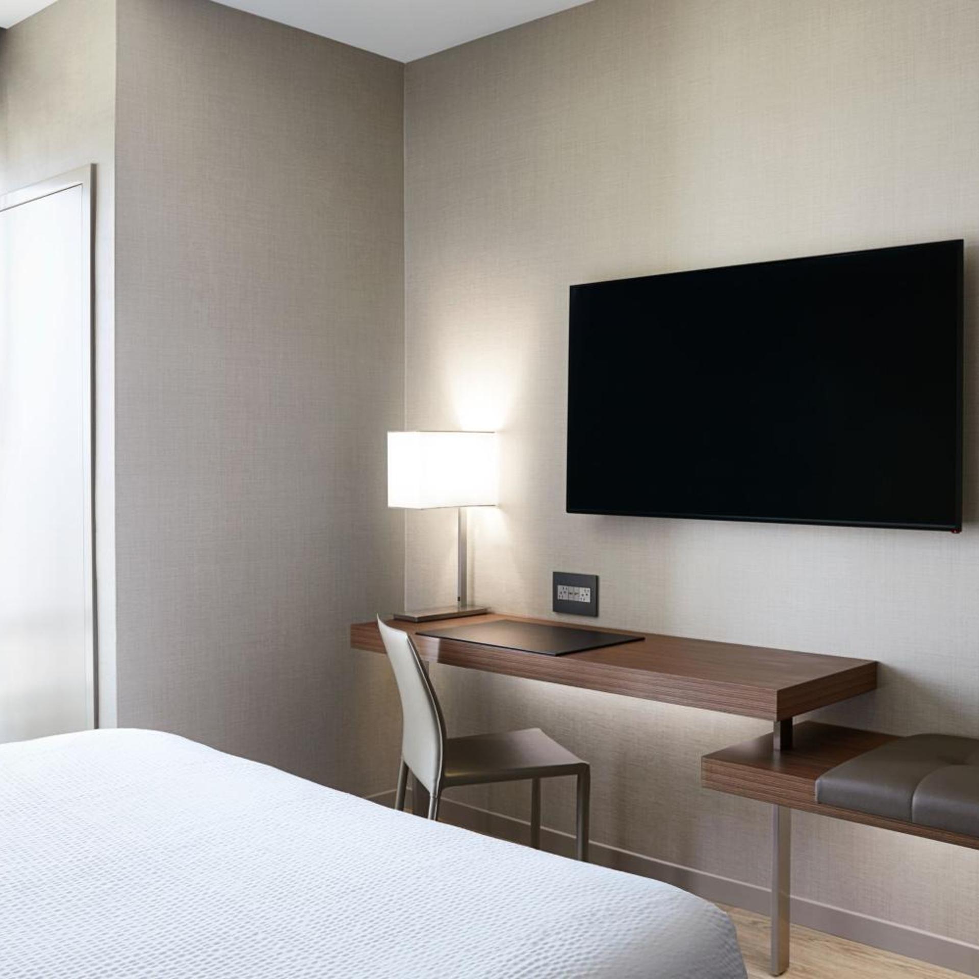 Suite, King Bed, Sofa