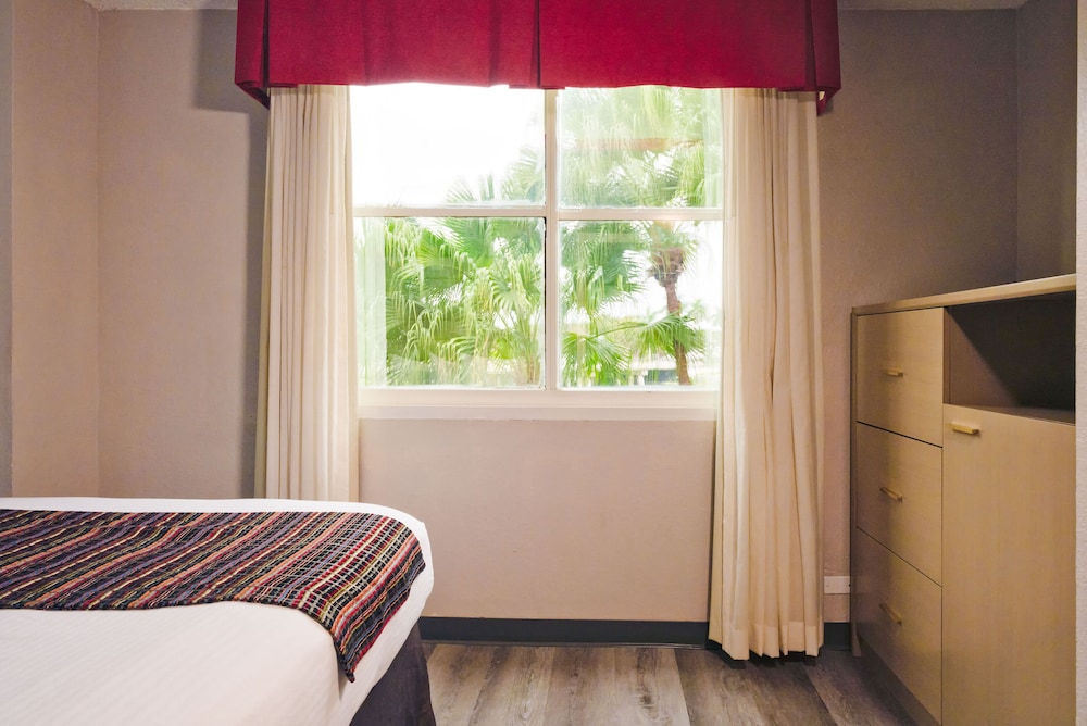 The Palms Inn & Suites 9/45