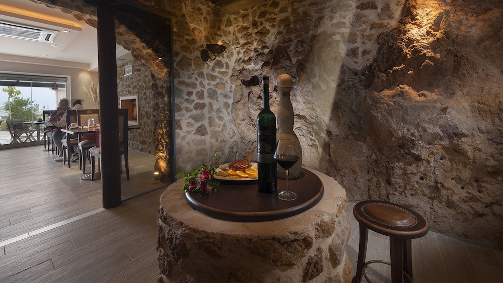 Iakovakis Suites Spa 1/50