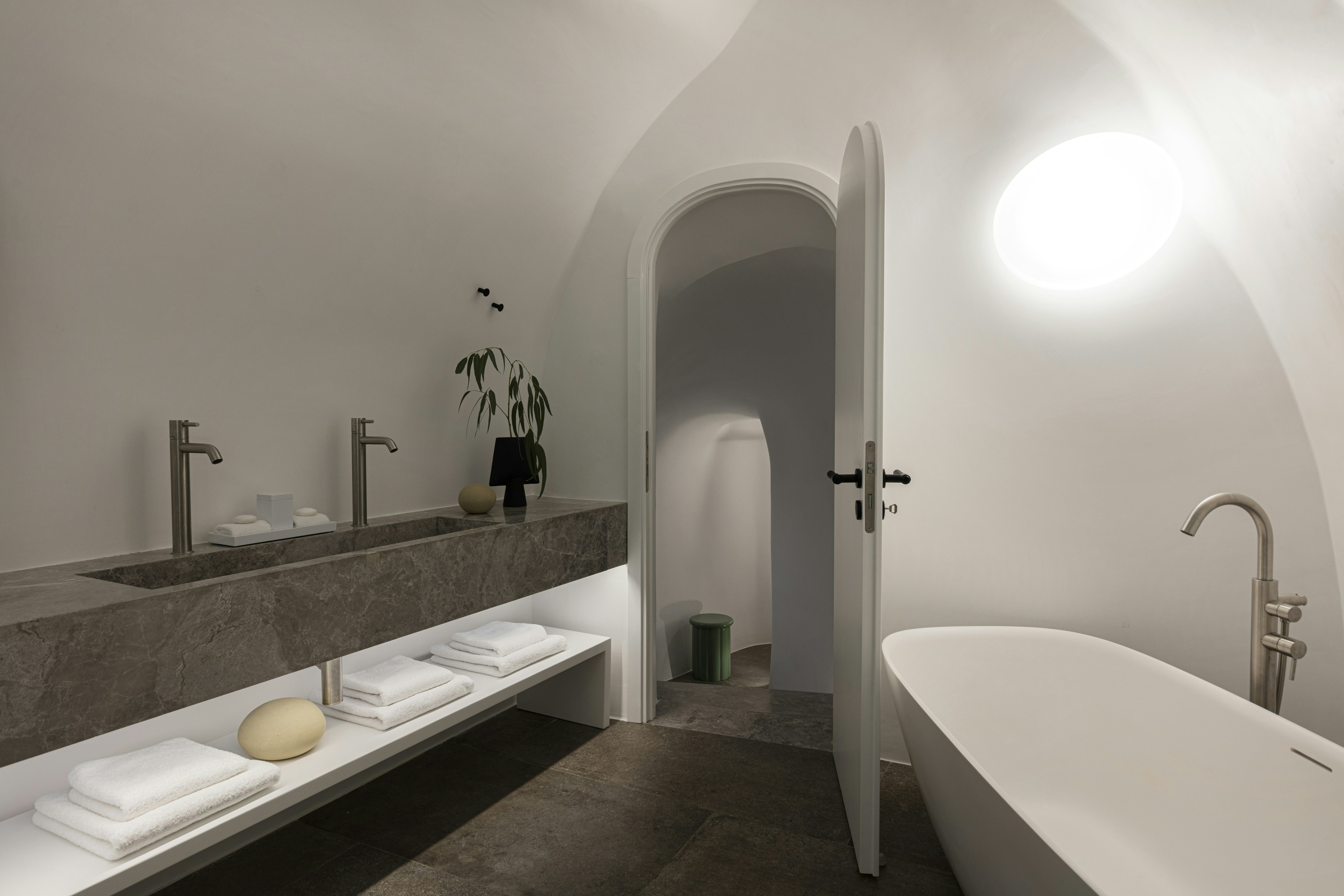 Royal, Pool, Suite