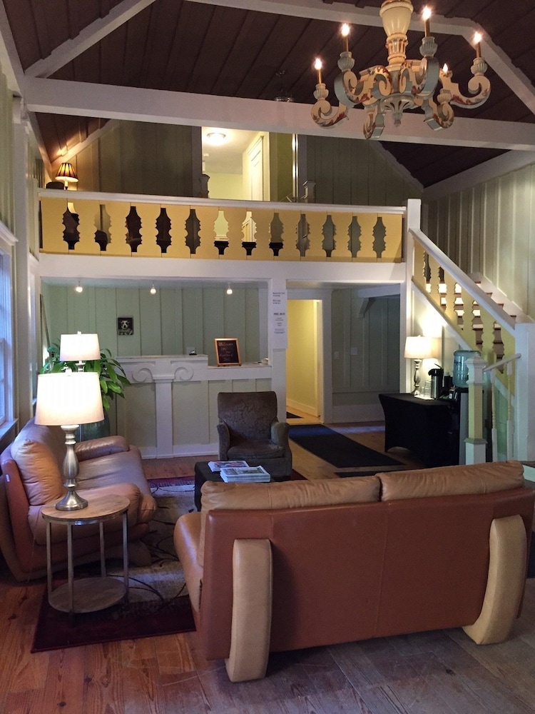 Highland Dell Lodge 22/36