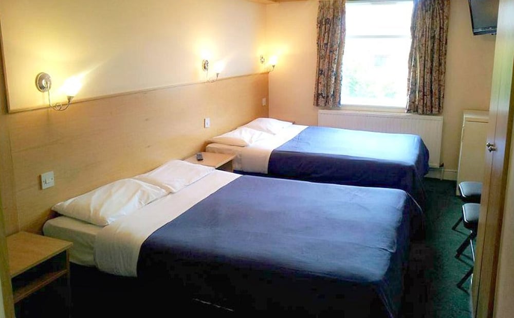 ROOM, QUADRUPLE