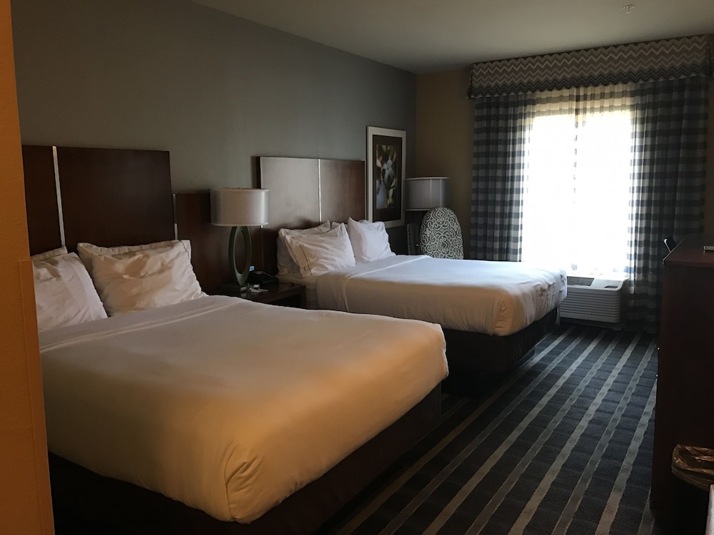 Holiday Inn Express Hotel and Suites Perry-National Fairground Area 14/68