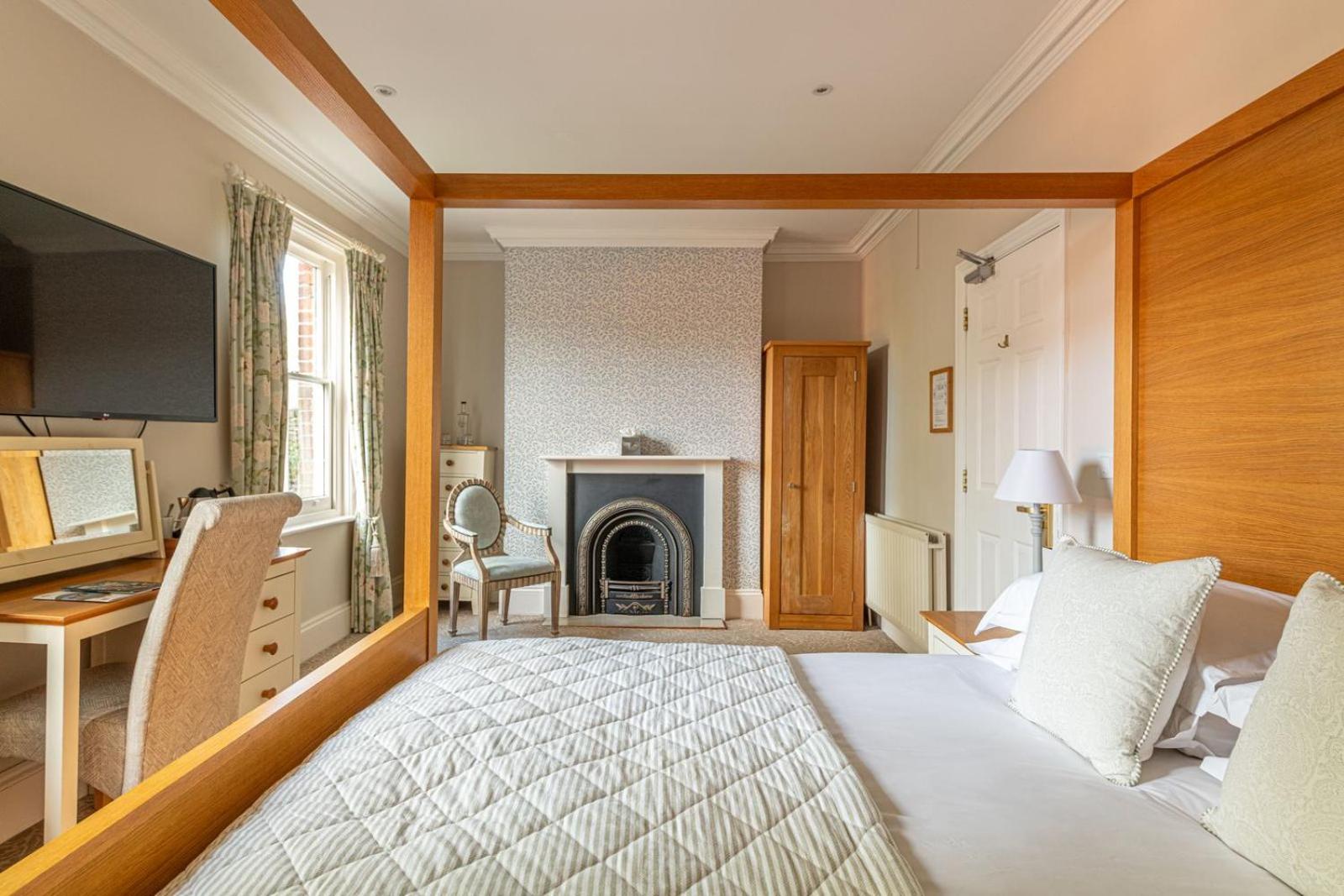 Four Poster, Classic, Superior 2/10