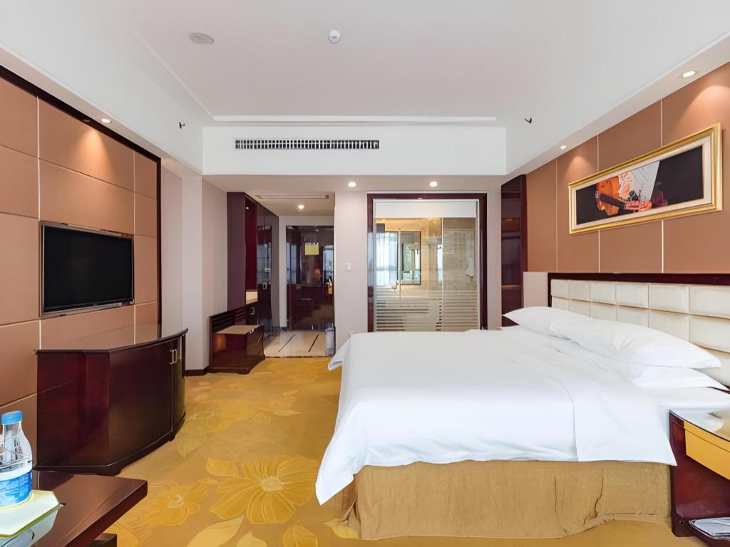 Vienna International Hotel (Zhongshan North Station) 34/57