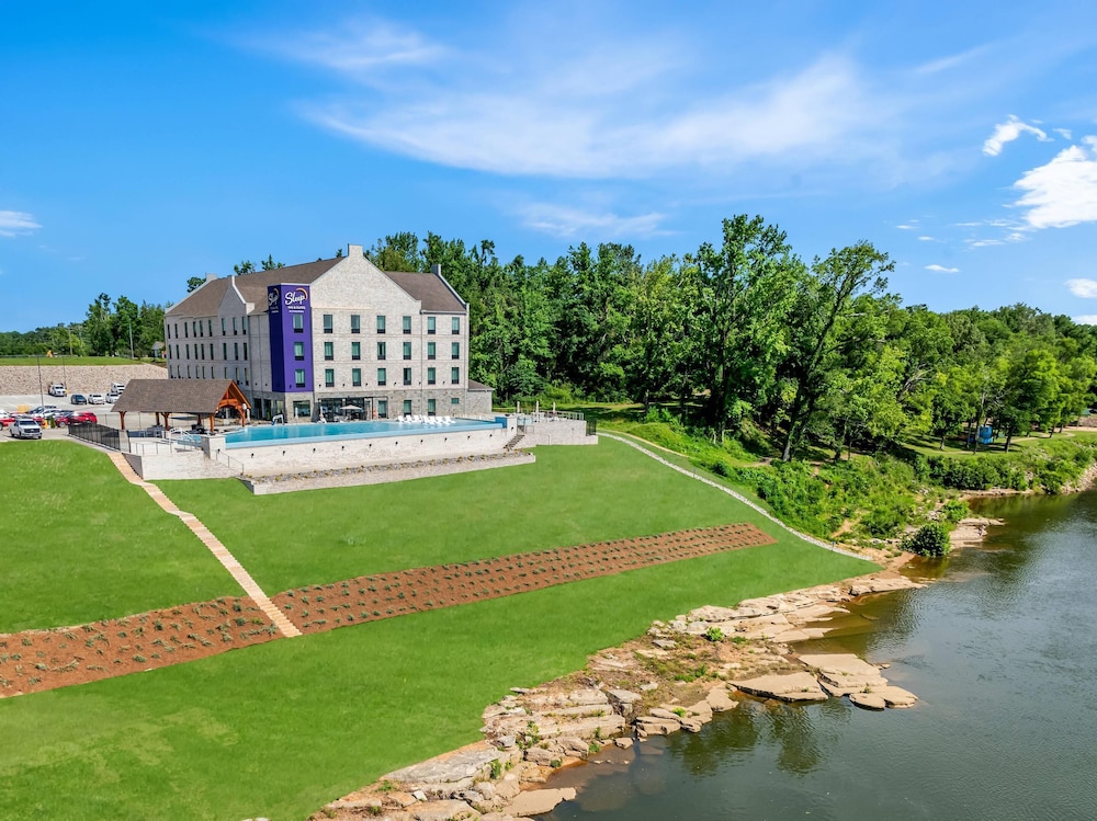 Sleep Inn & Suites Savannah Tennessee Riverfront 47/50