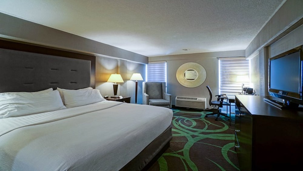 Holiday Inn Manhattan At The Campus 14/44