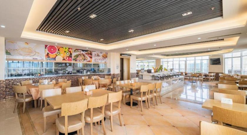 Vienna International Hotel (Sanya High-speed Railway Station) 29/39