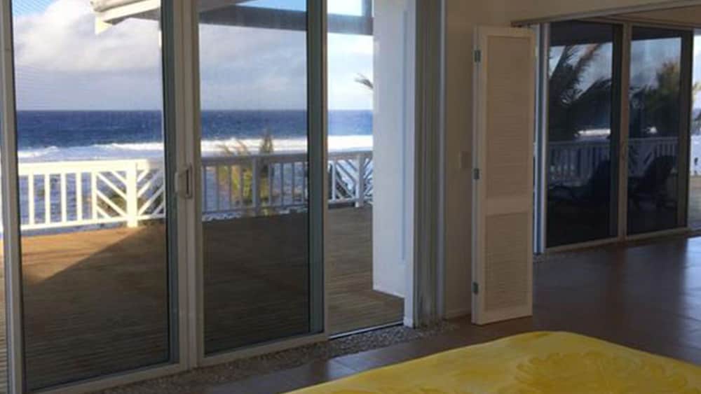 Seaside Beachfront Villas 4/20