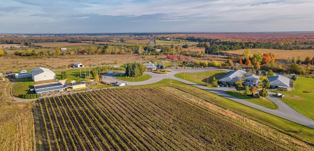 Huff Estates Inn & Winery 39/48