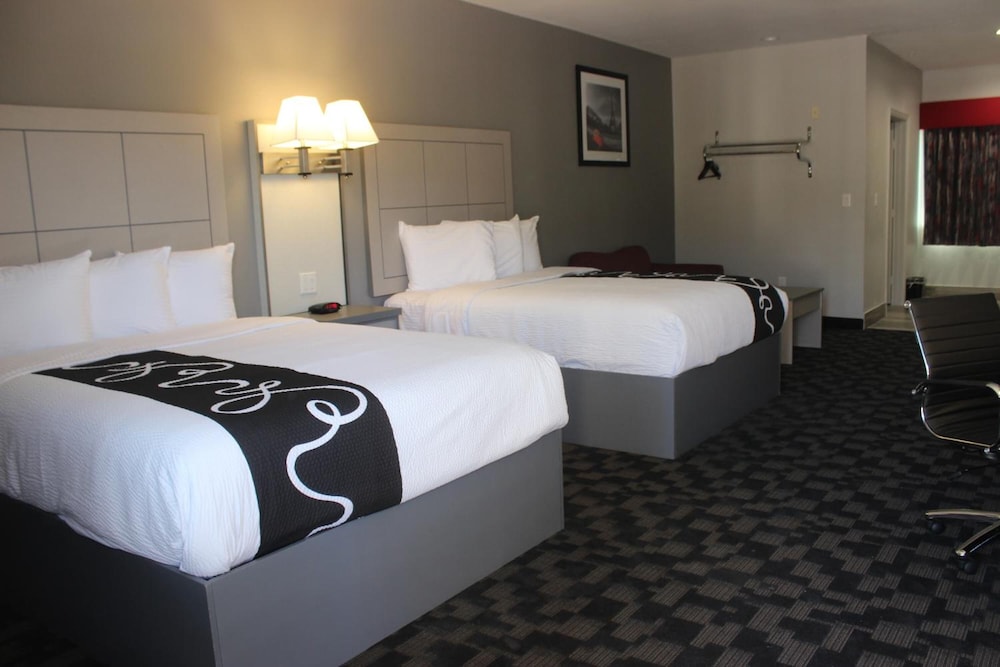 Paris Inn Suites 16/33