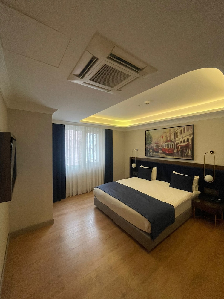 DELUXE, SUITE
