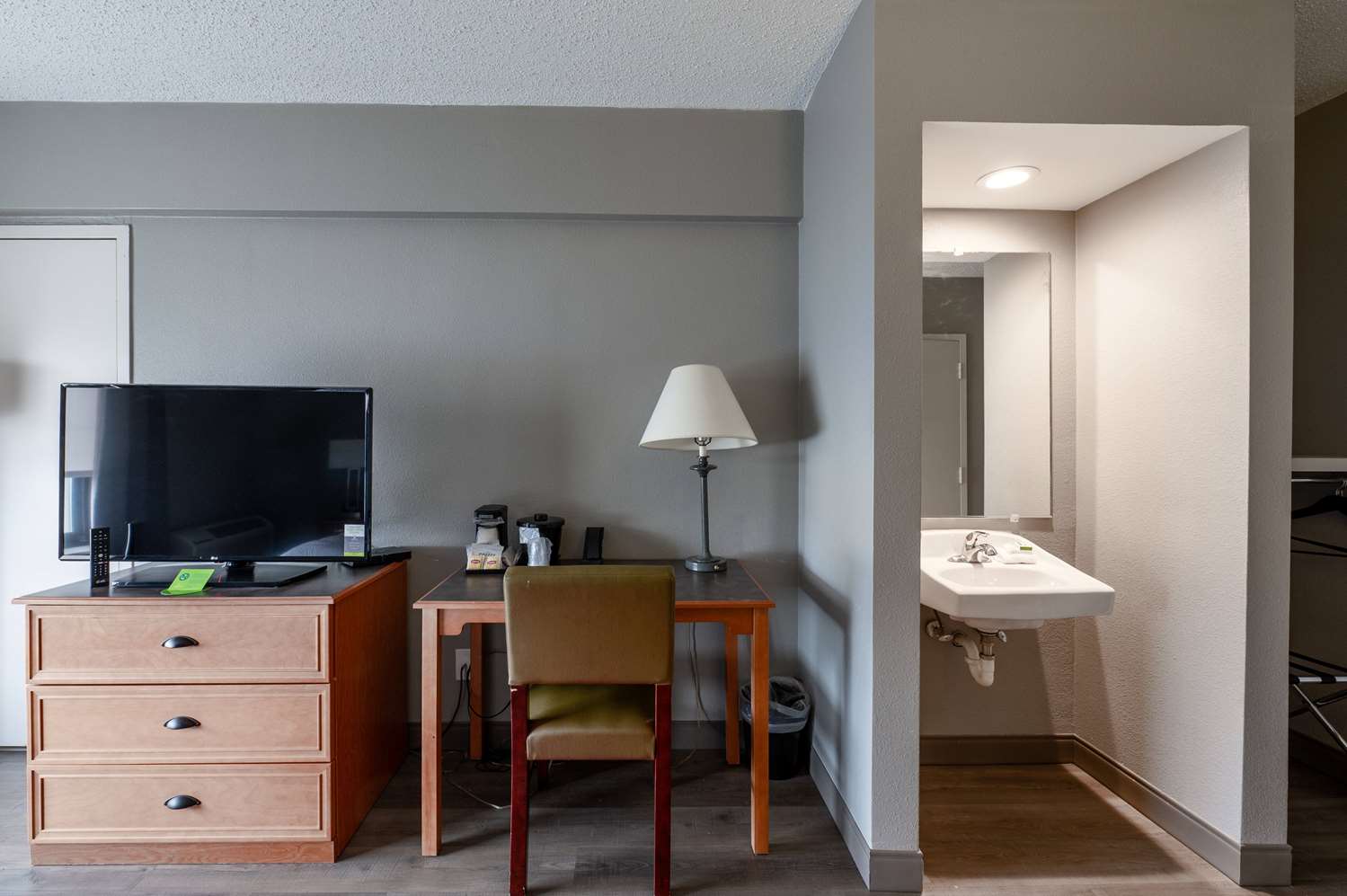 La Quinta Inn & Suites by Wyndham New Haven 45/49