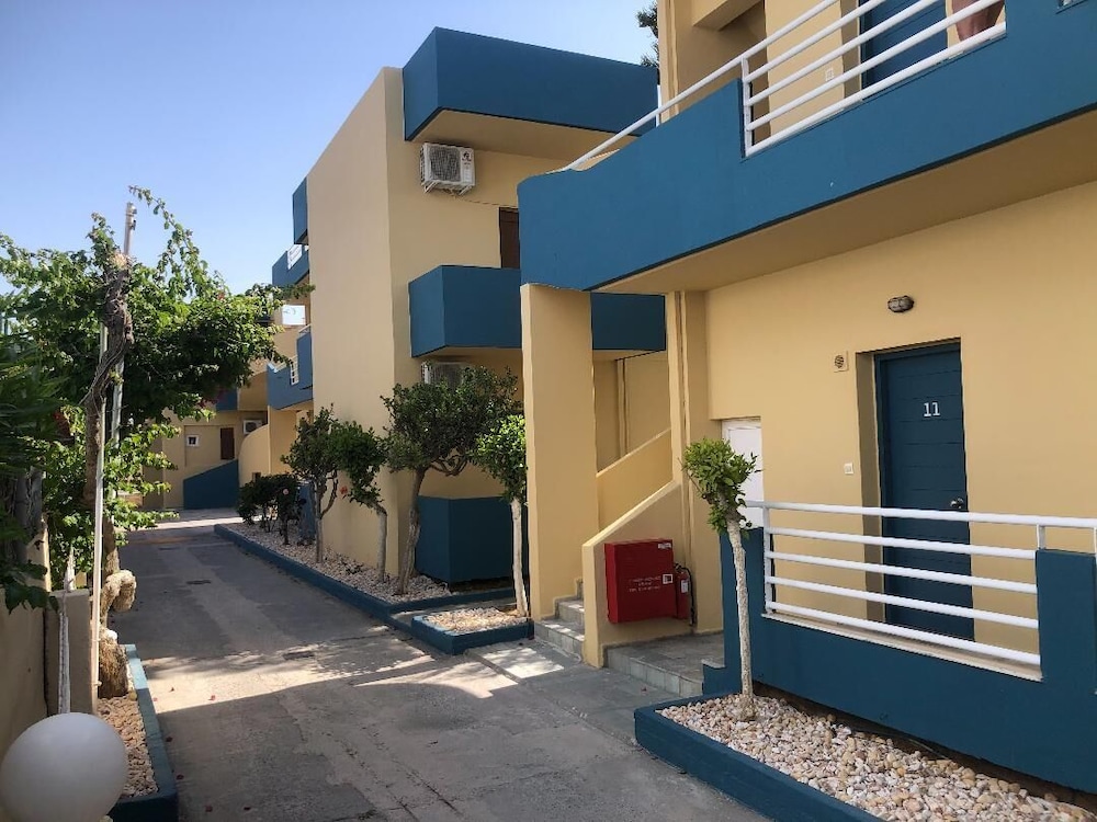 Frank Apartments 2/50