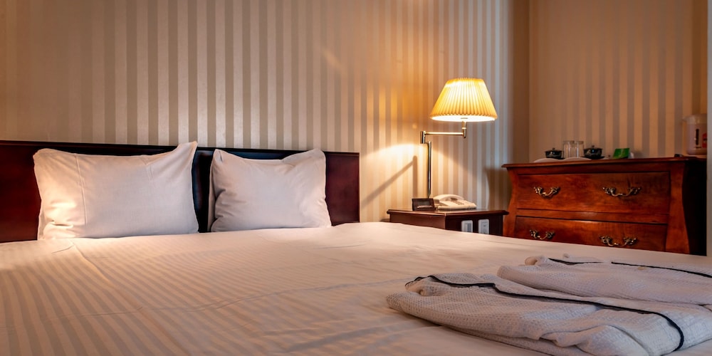 Shonan Kamakura Crystal Hotel 64/89