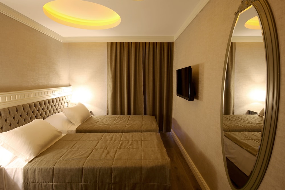 2 BEDROOMS, SUITE, POOL VIEW