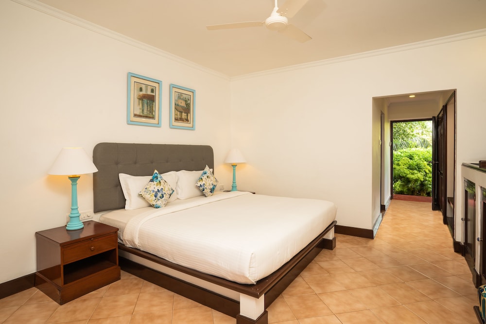 Room at Coconut Grove, Fatona