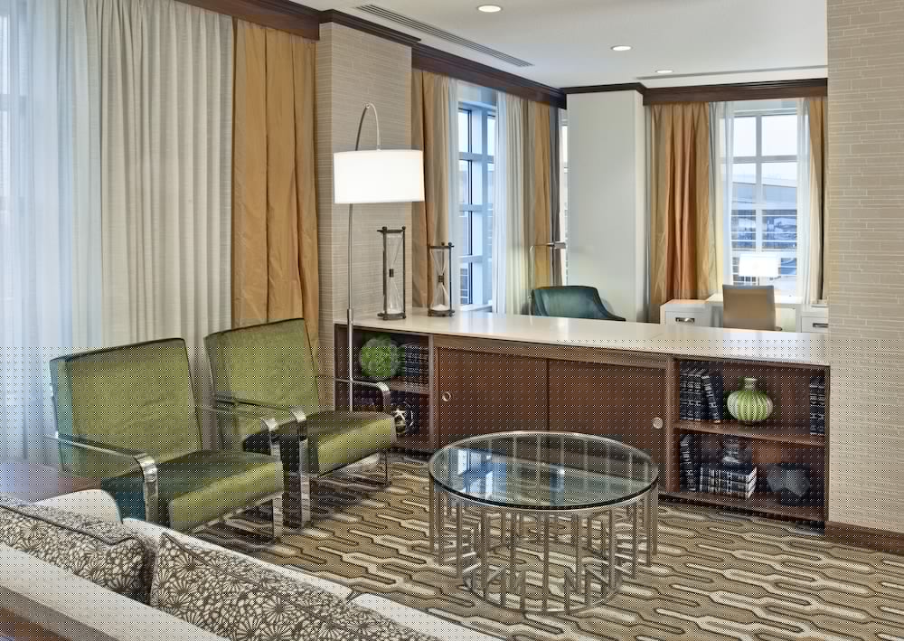 HILTON OMAHA 42/64