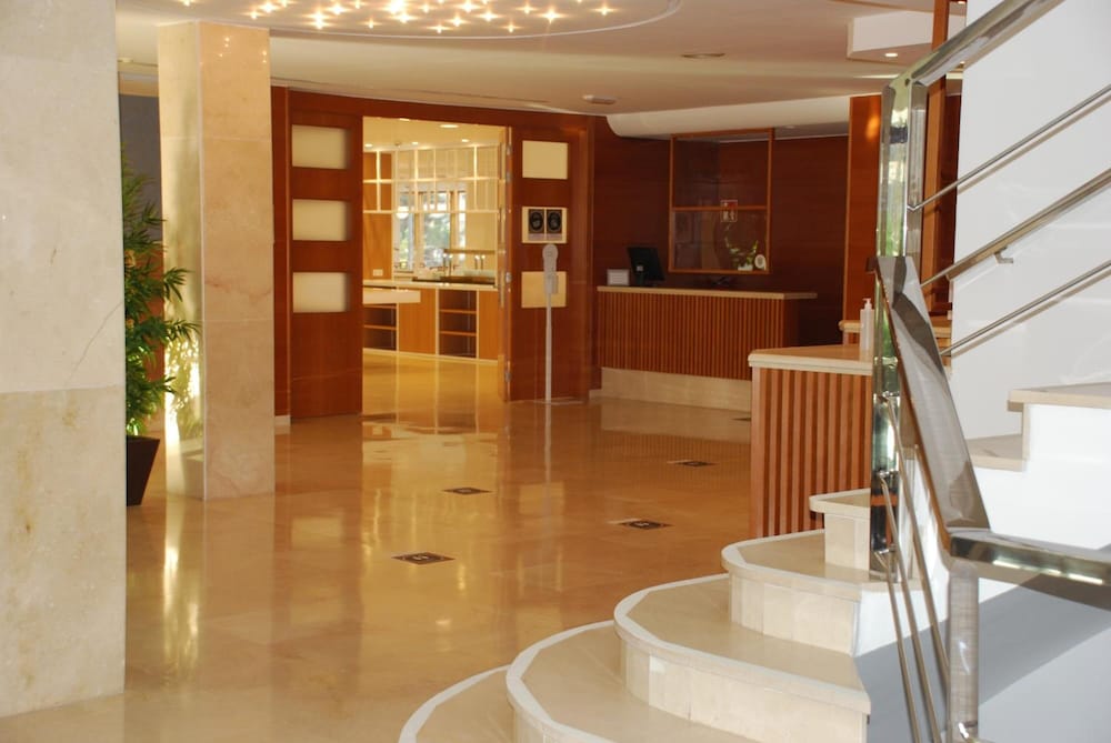 Hotel Los Robles 6/33