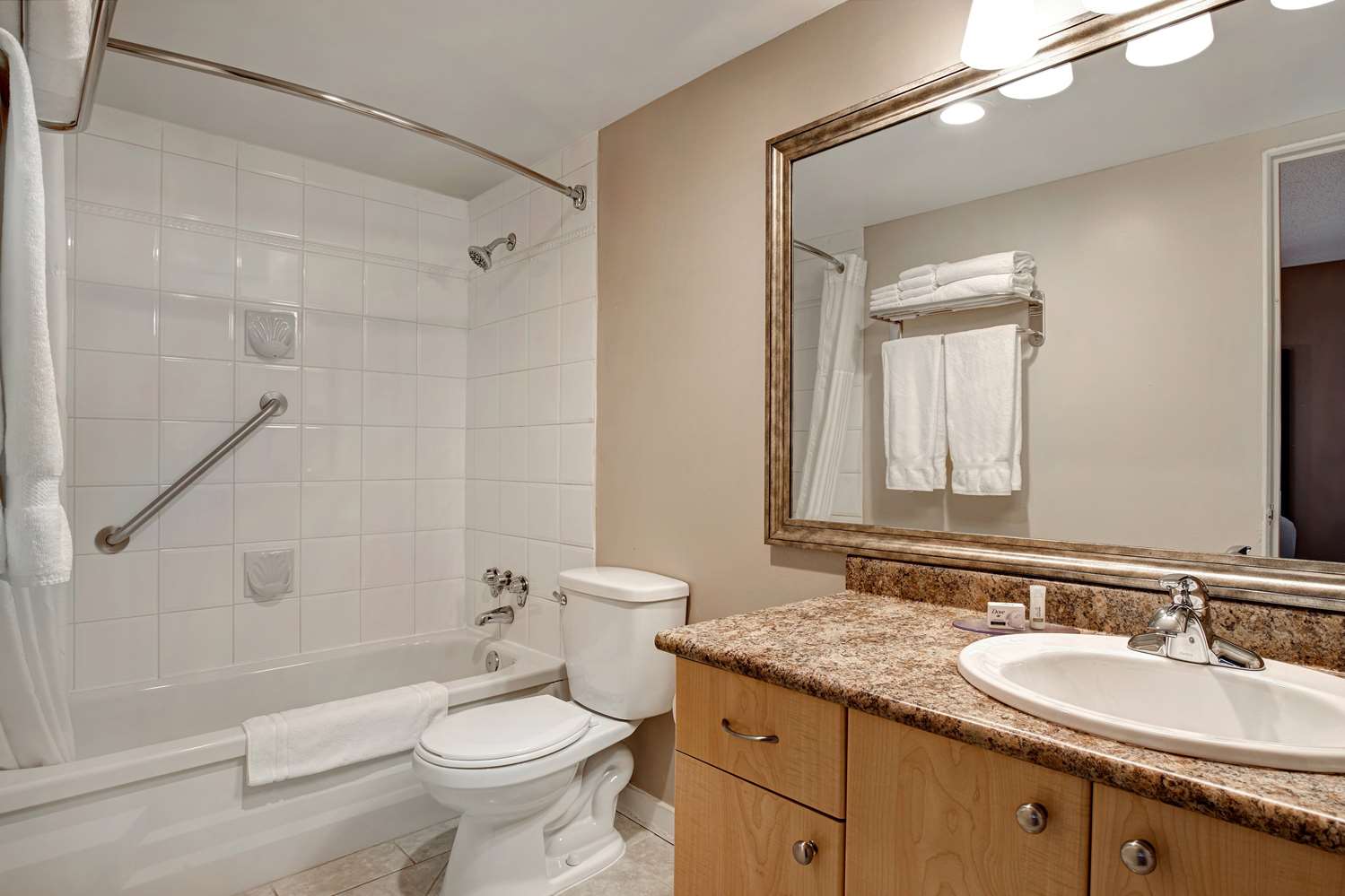Days Inn By Wyndham Victoria Uptown 55/62