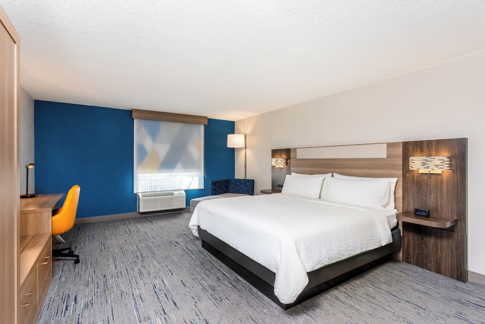 Standard, King Bed, Accessible, Holiday Inn Express Hotel And Suites Florida City Gateway To Keys 5/9