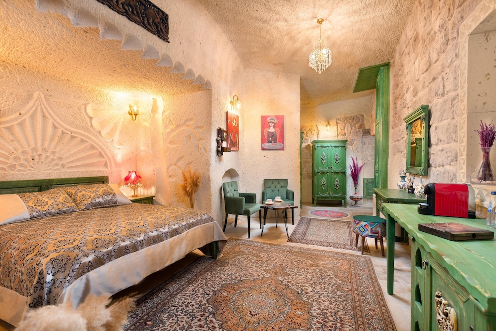 Acer Cave Hotel 6/67