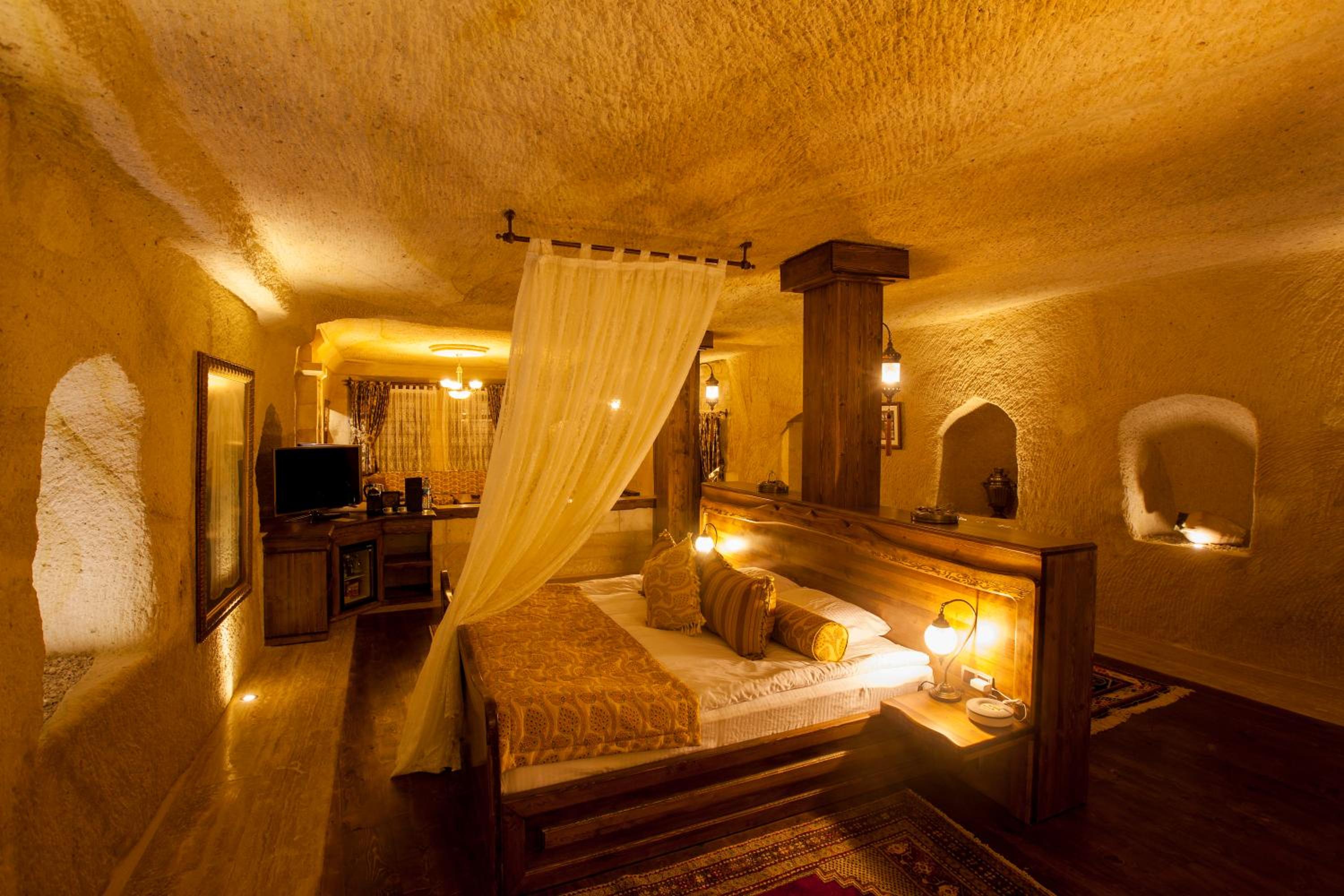 Cave, Royal, Suite, 2 King Beds