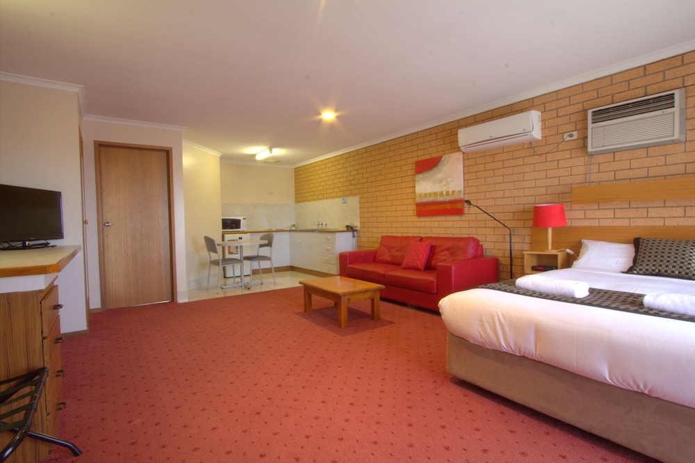 Blue Whale Motor Inn and Apartments 4/55