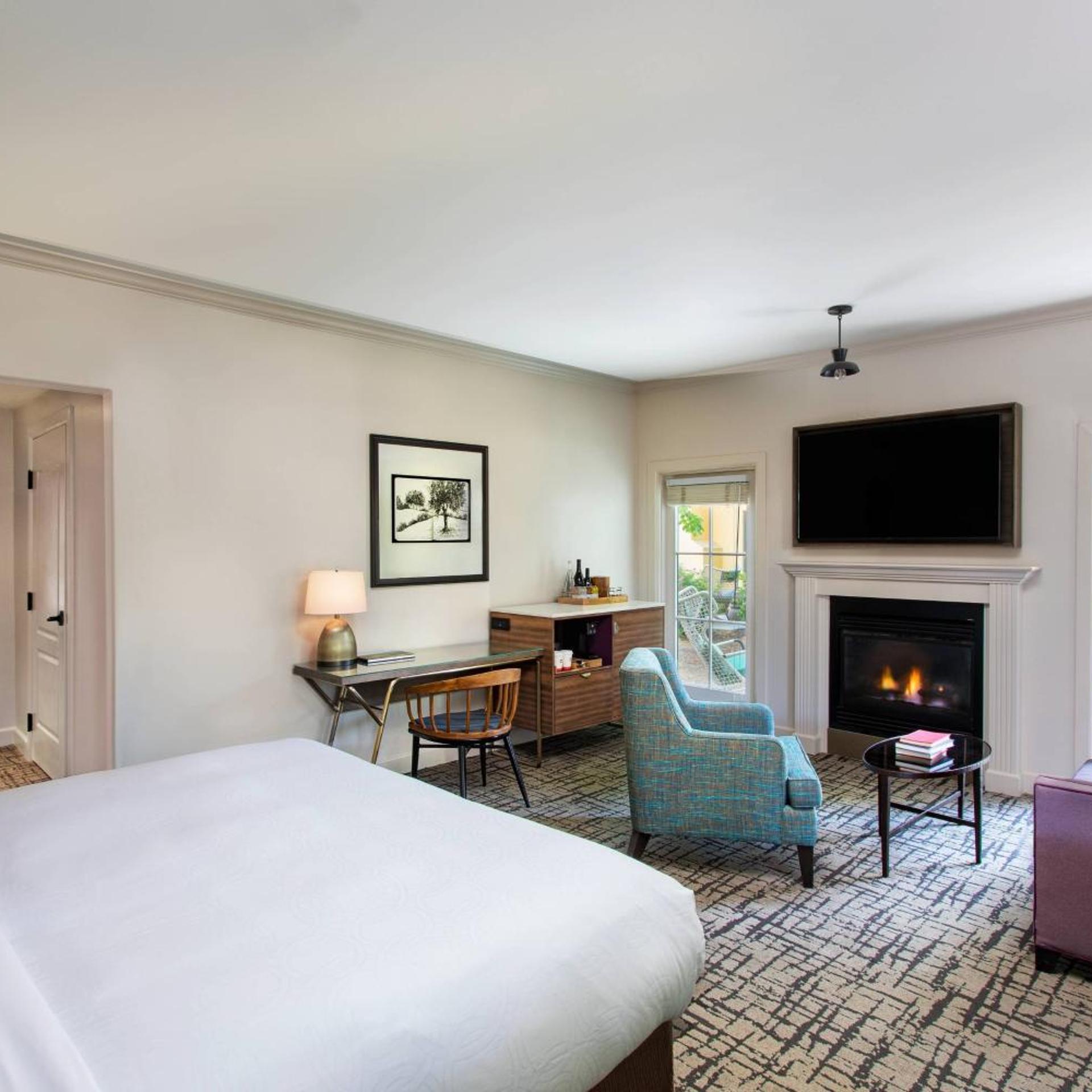 Junior Suite, Cottage, King Bed, Sofa, Bathtub