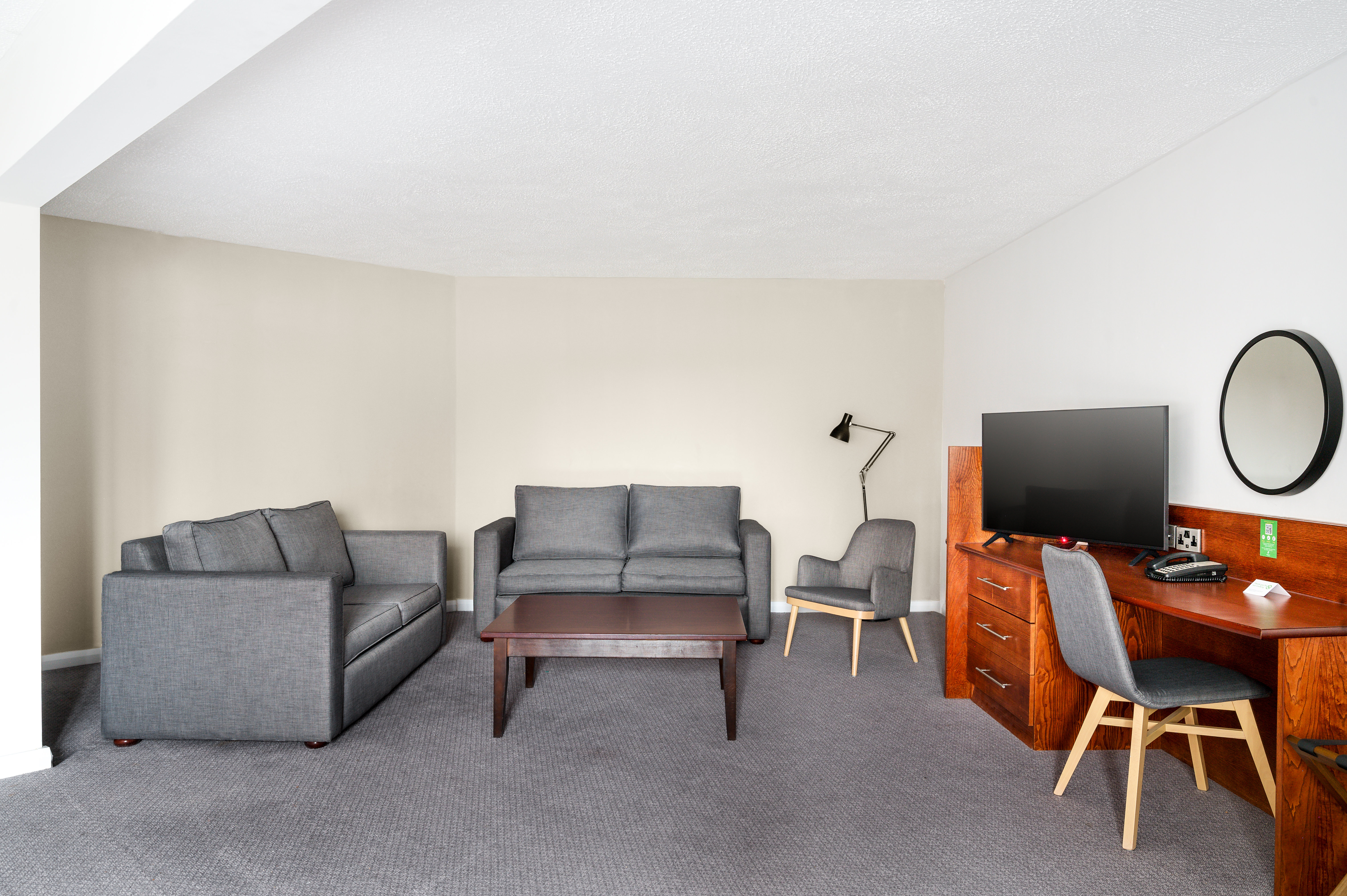 HOLIDAY INN NORTHAMPTON 24/50