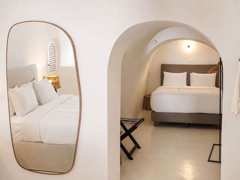 Cave, Deluxe, Suite, 2 Queen Beds, Sea View, Hot Tub