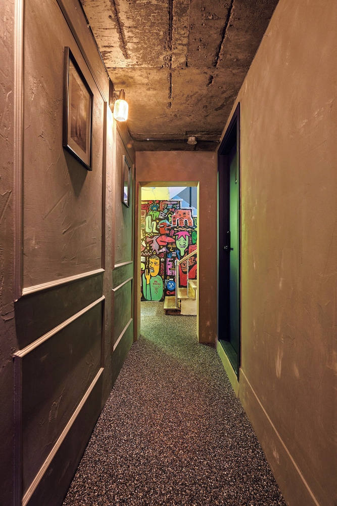88 Hostel 31/49