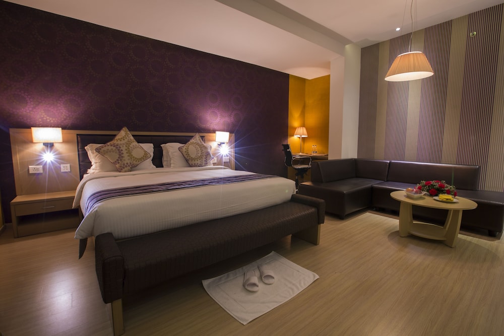 Hash Six Hotels 38/65