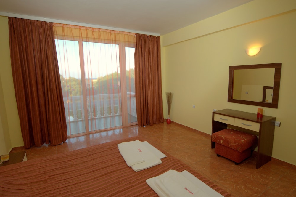 Hotel Zaara 16/32