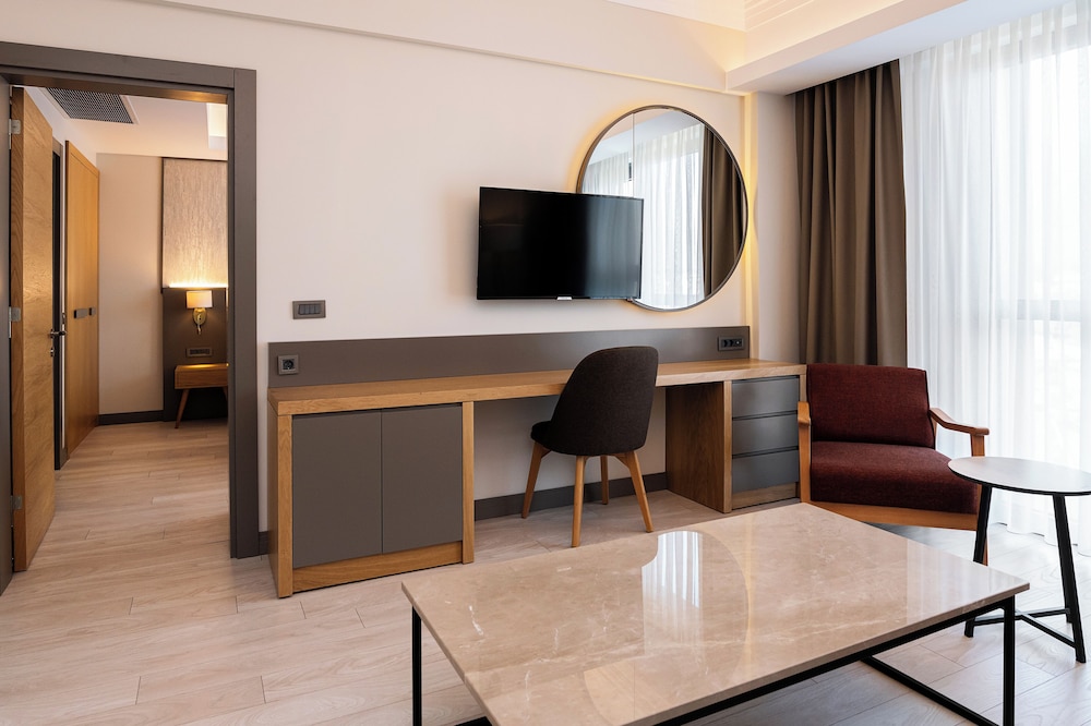 The Emporia Hotel 36/44